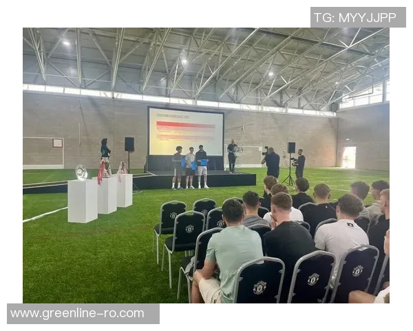 曼联高层重视青训发展总监威尔考克斯频繁现场考察 曼联高层重视青训发展总监威尔考克斯频繁现场考察